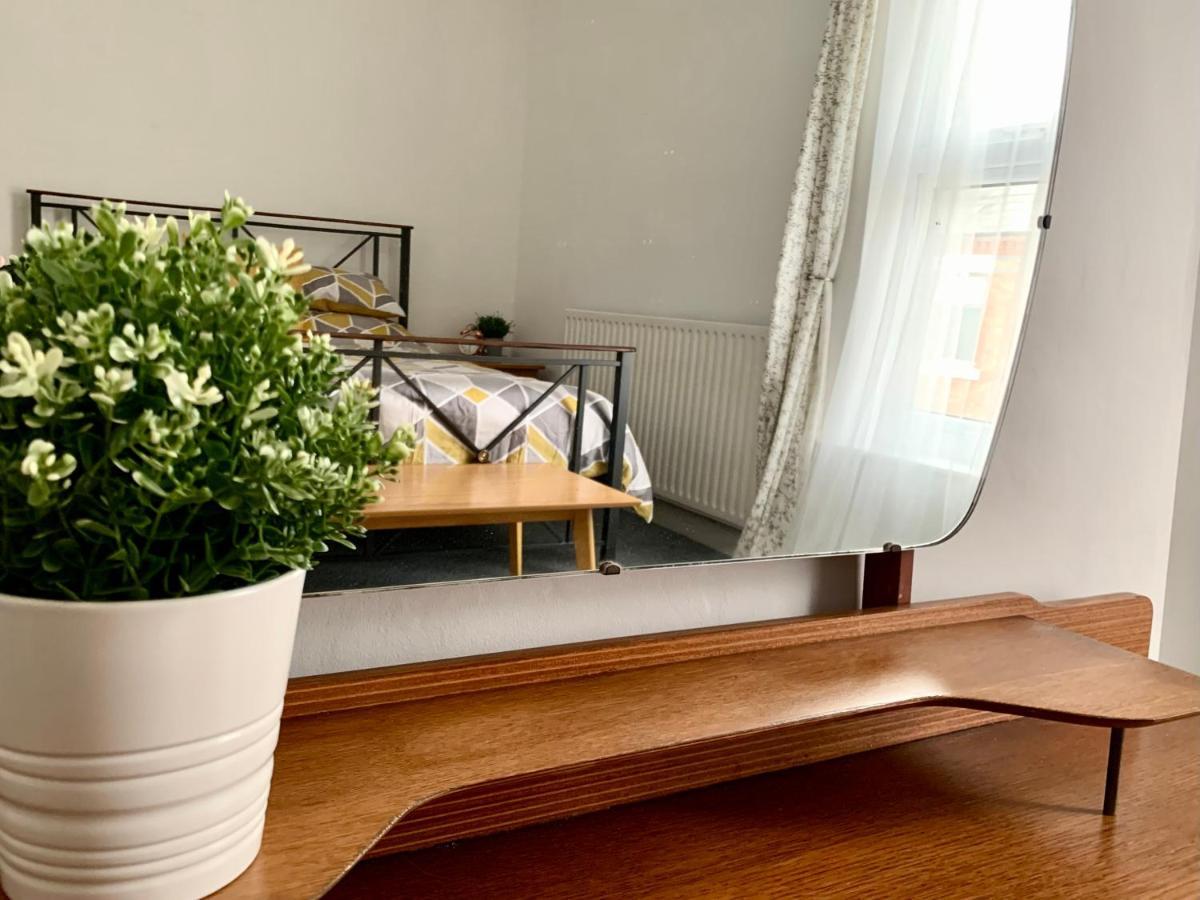 Contemporary 2 Bedroom Victorian Town House - Sleeps Up To 6 Kimberley  Exterior foto